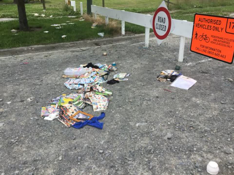 The photograph attached to this rubbish/recycling report
