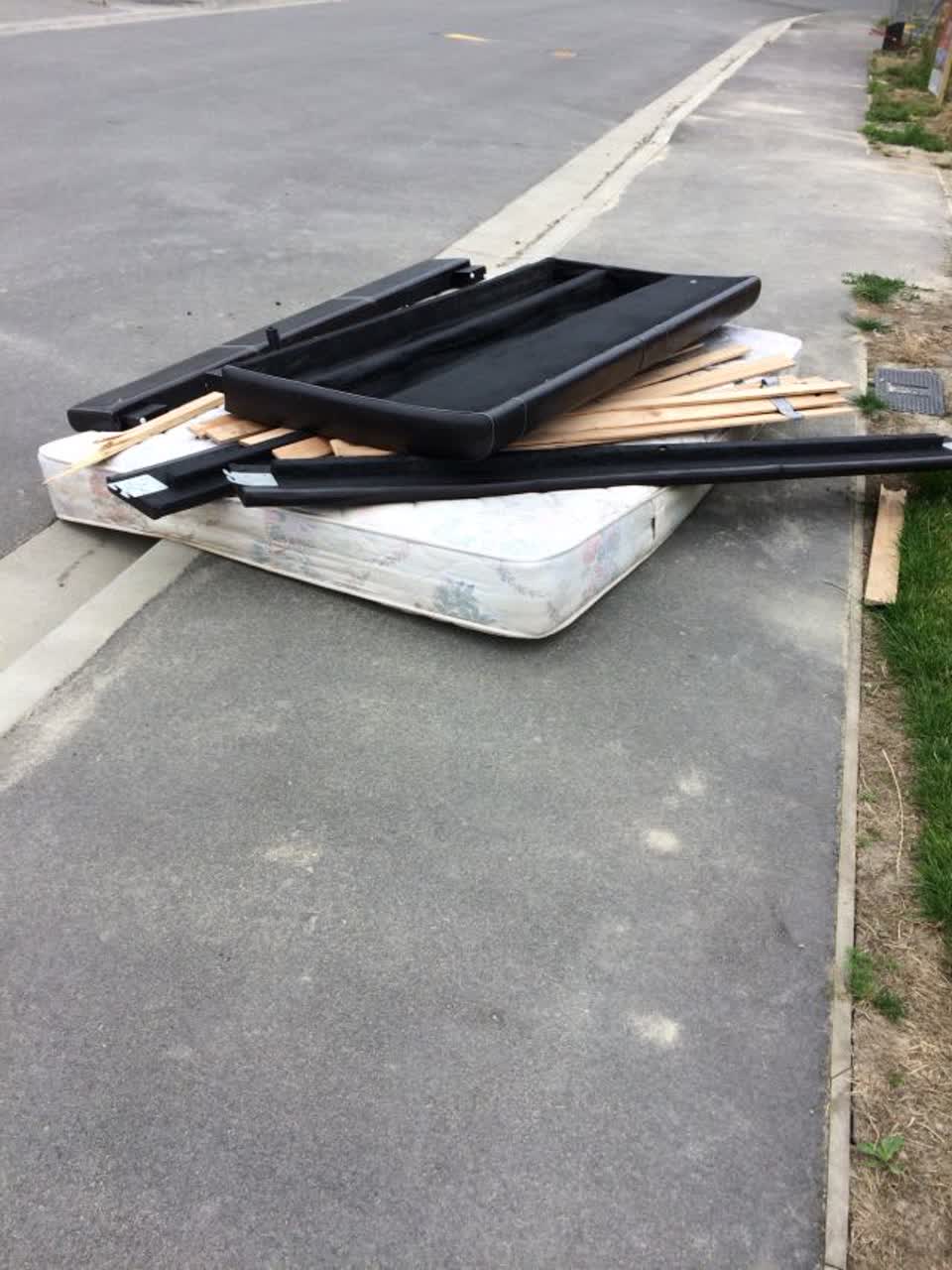The photograph attached to this rubbish/recycling report