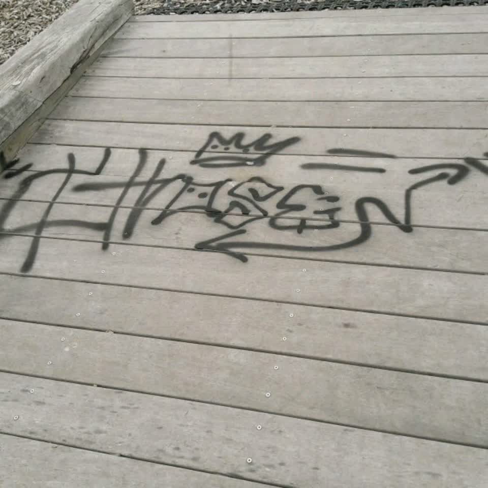 The photograph attached to this graffiti report