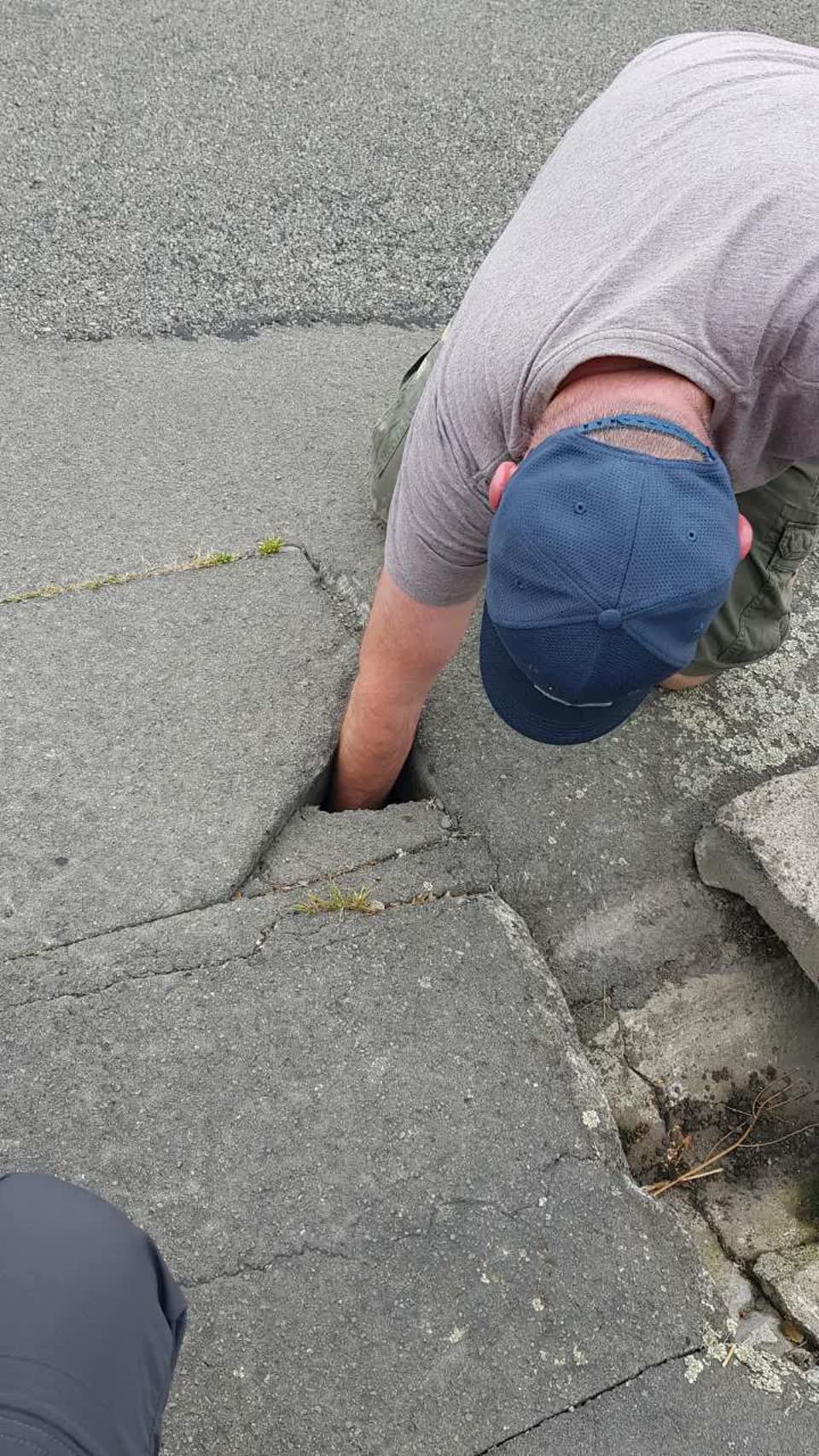 The photograph attached to this roading/streets report