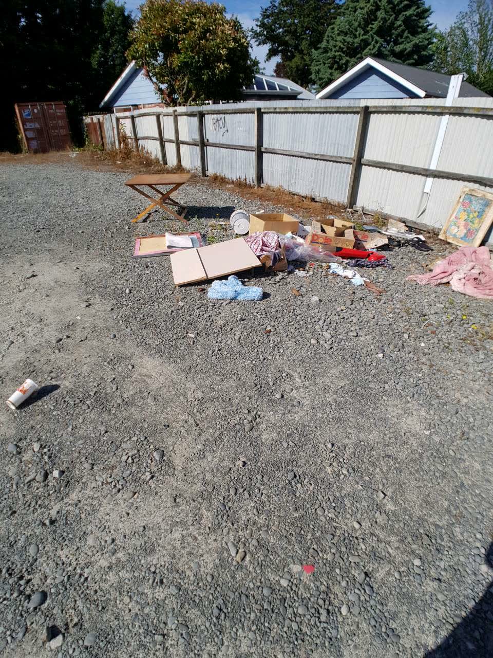 The photograph attached to this rubbish/recycling report