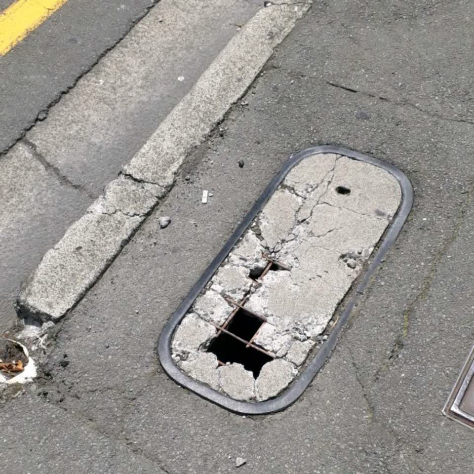 The photograph attached to this roading/streets report