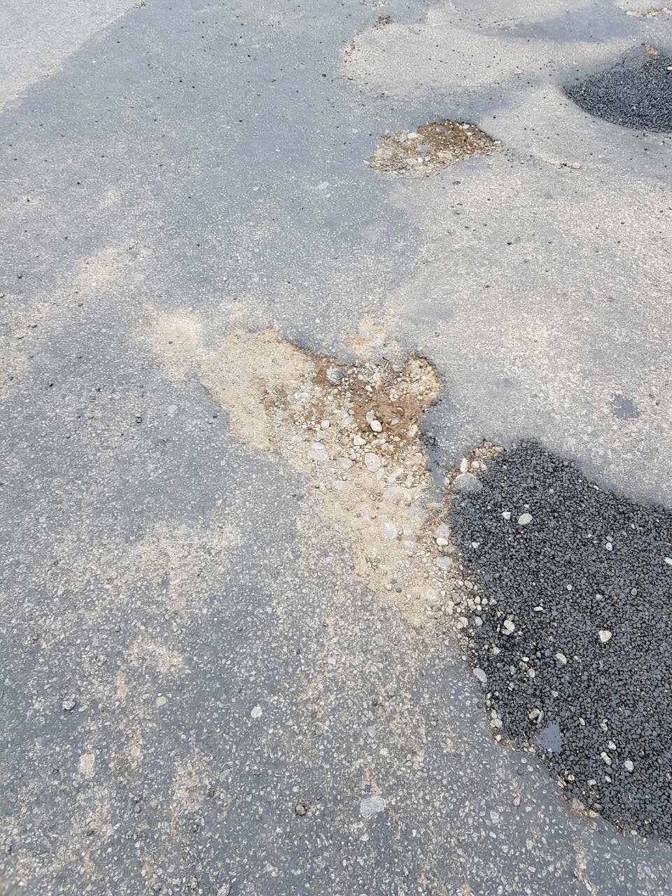 The photograph attached to this roading/streets report