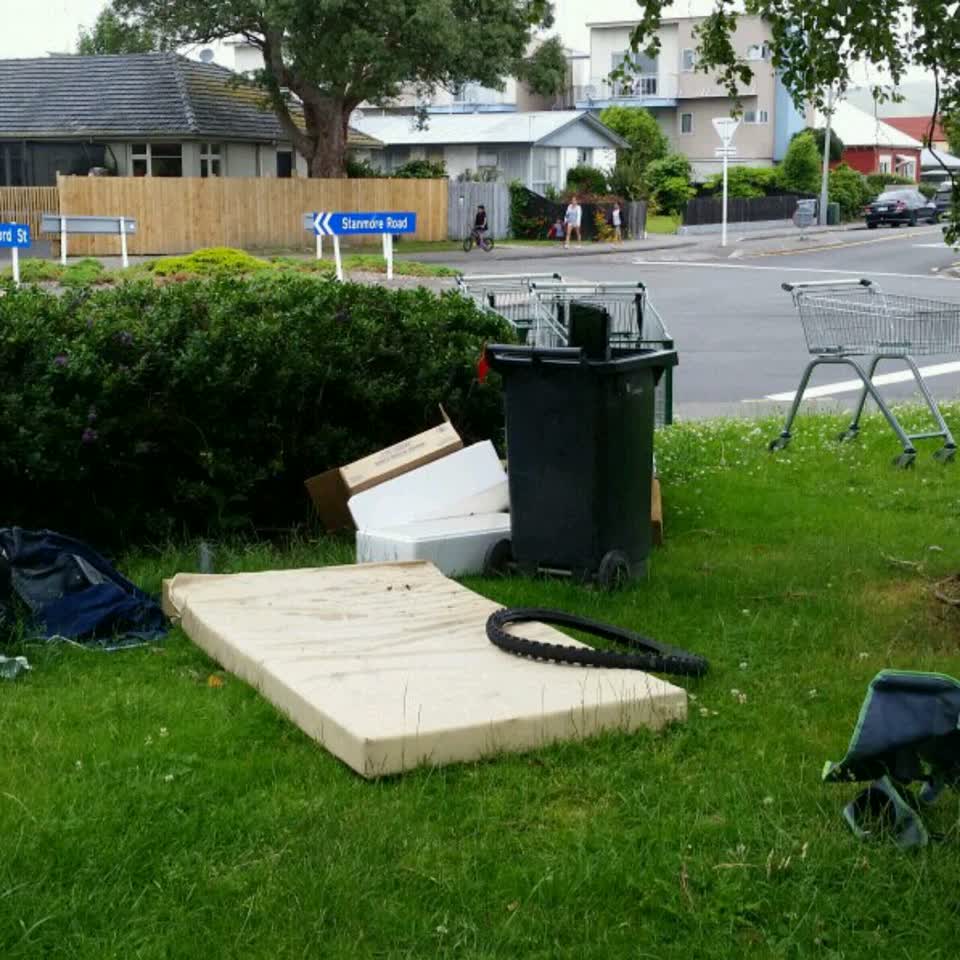 The photograph attached to this rubbish/recycling report