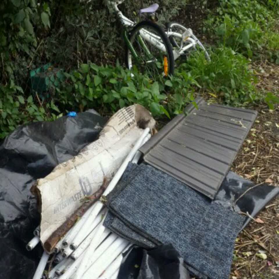 The photograph attached to this rubbish/recycling report