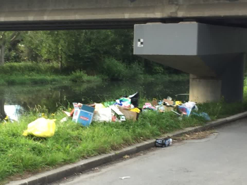 The photograph attached to this rubbish/recycling report