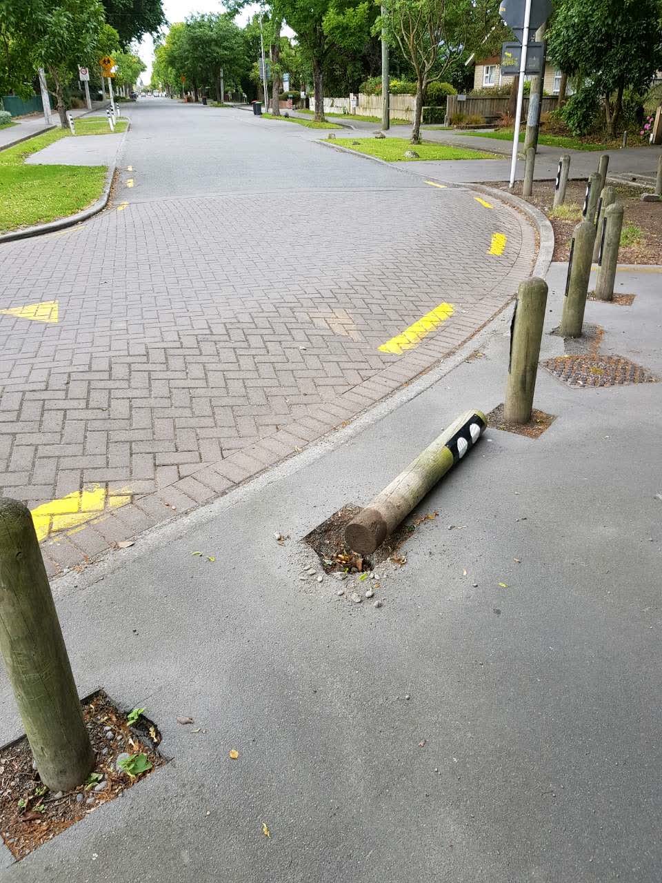 The photograph attached to this roading/streets report