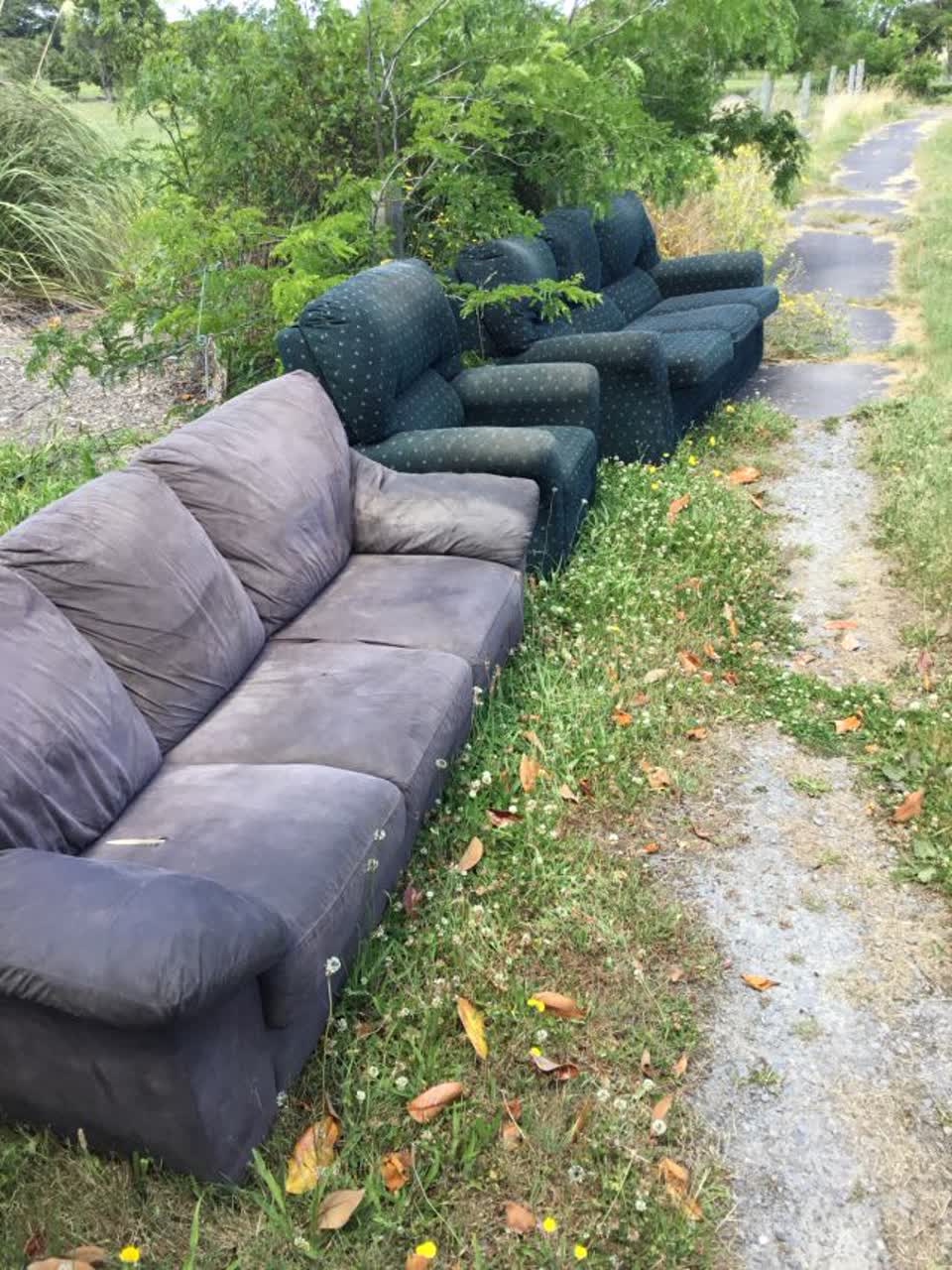 The photograph attached to this rubbish/recycling report