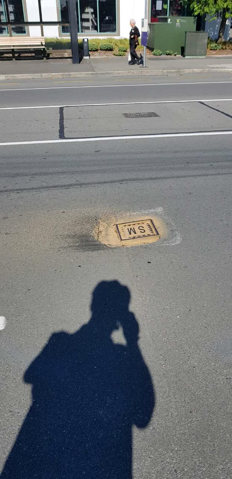 The photograph attached to this roading/streets report