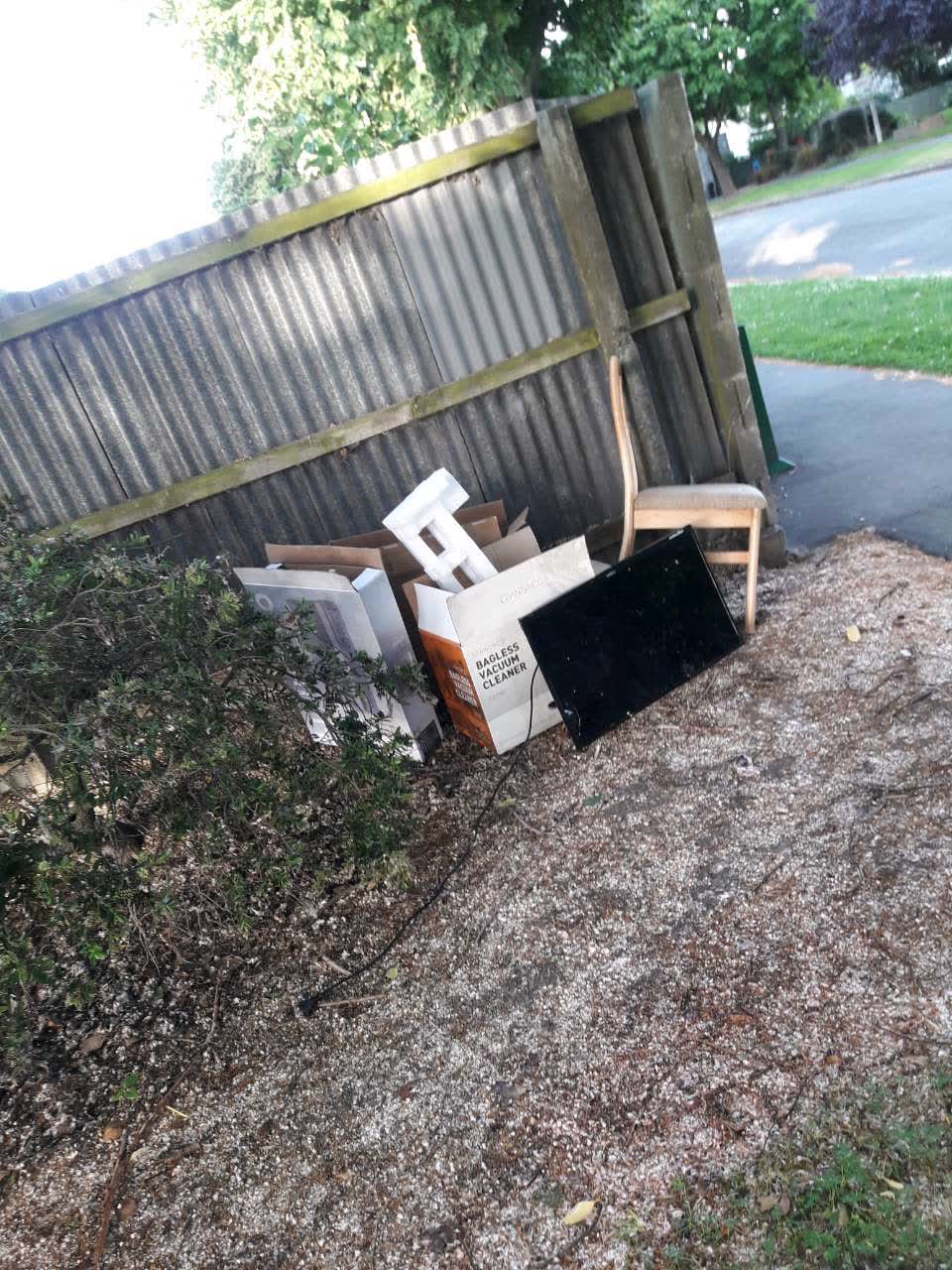 The photograph attached to this rubbish/recycling report