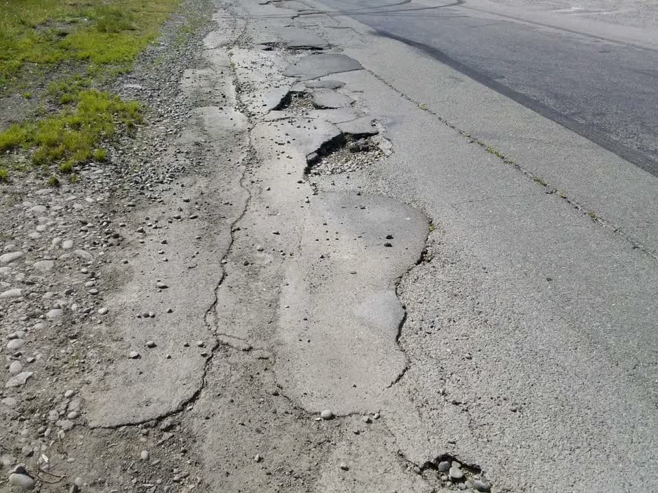 The photograph attached to this roading/streets report