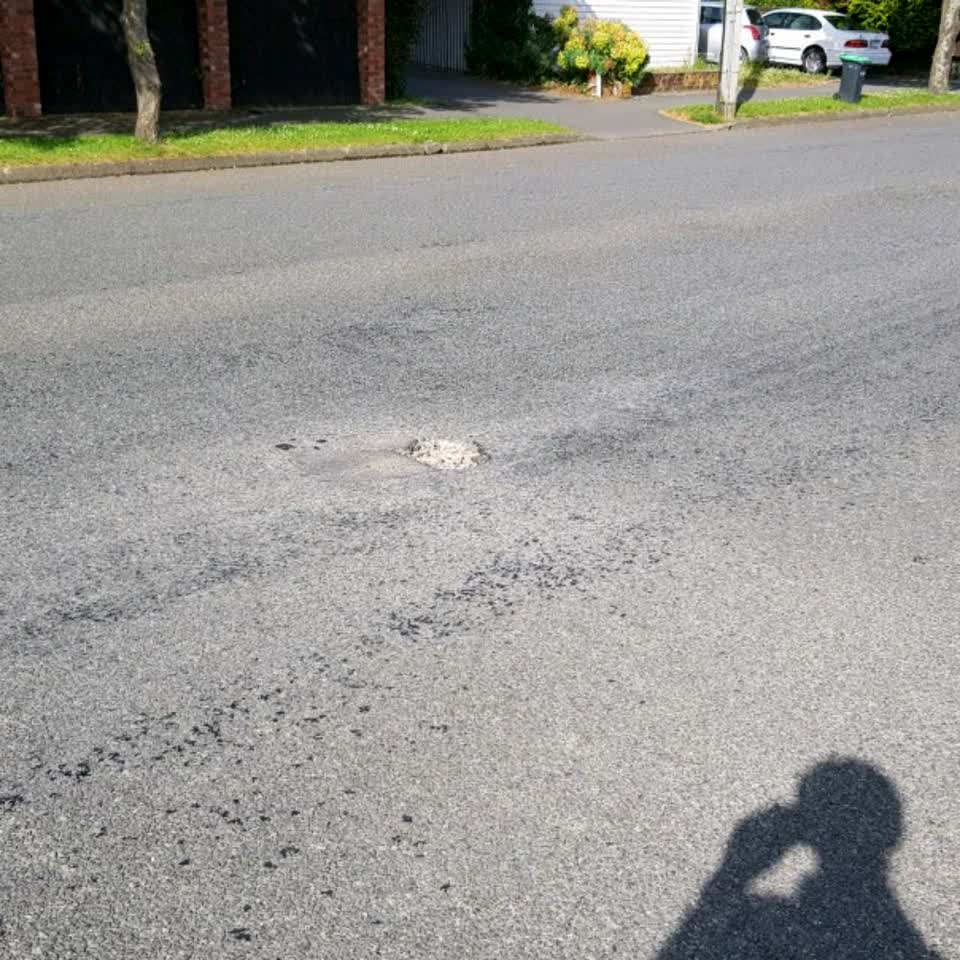 The photograph attached to this roading/streets report