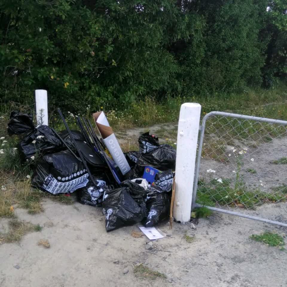 The photograph attached to this rubbish/recycling report