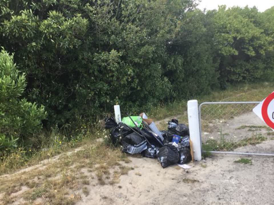 The photograph attached to this rubbish/recycling report