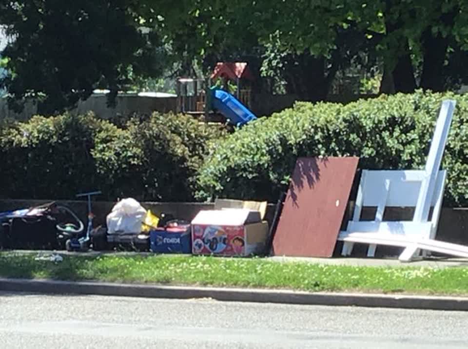 The photograph attached to this rubbish/recycling report