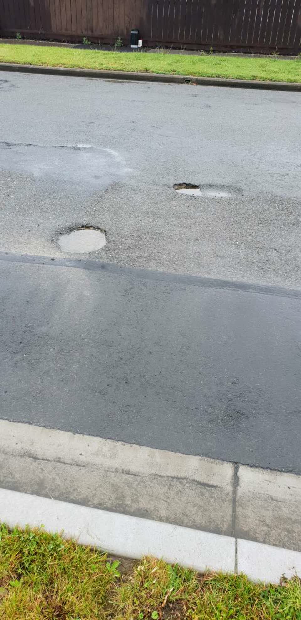 The photograph attached to this roading/streets report