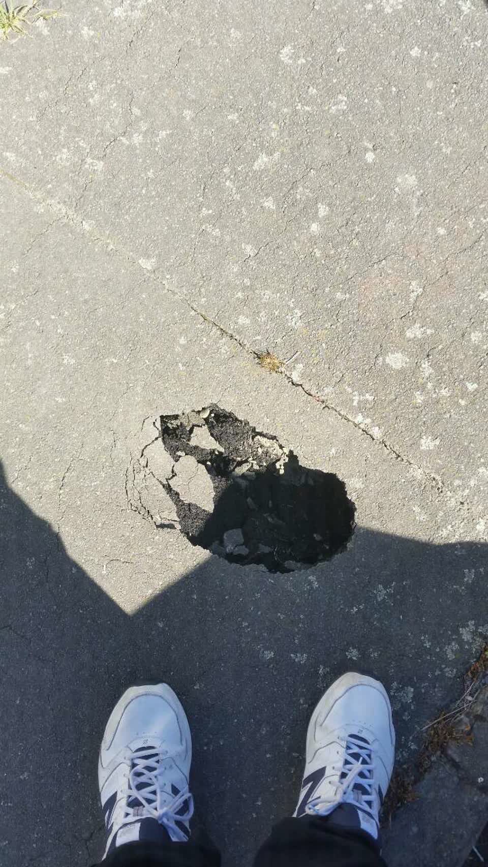 The photograph attached to this roading/streets report