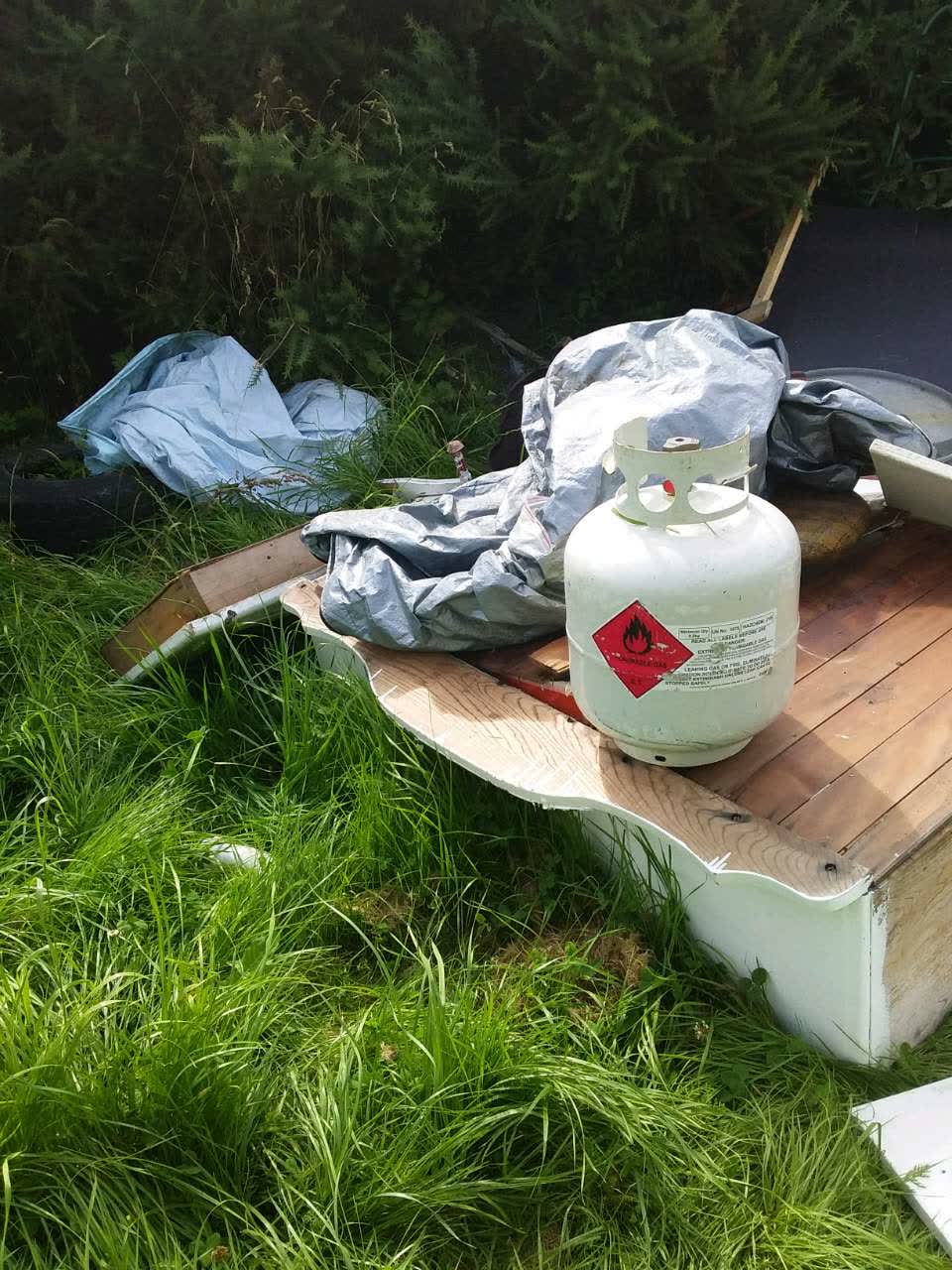 The photograph attached to this rubbish/recycling report