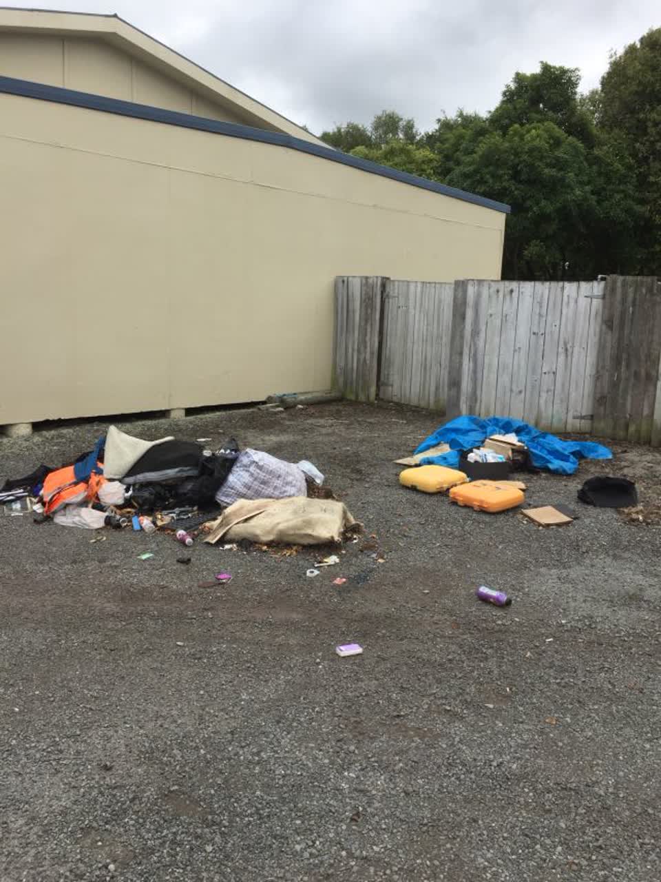 The photograph attached to this rubbish/recycling report