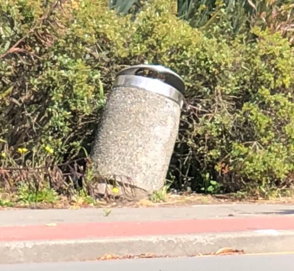 The photograph attached to this rubbish/recycling report
