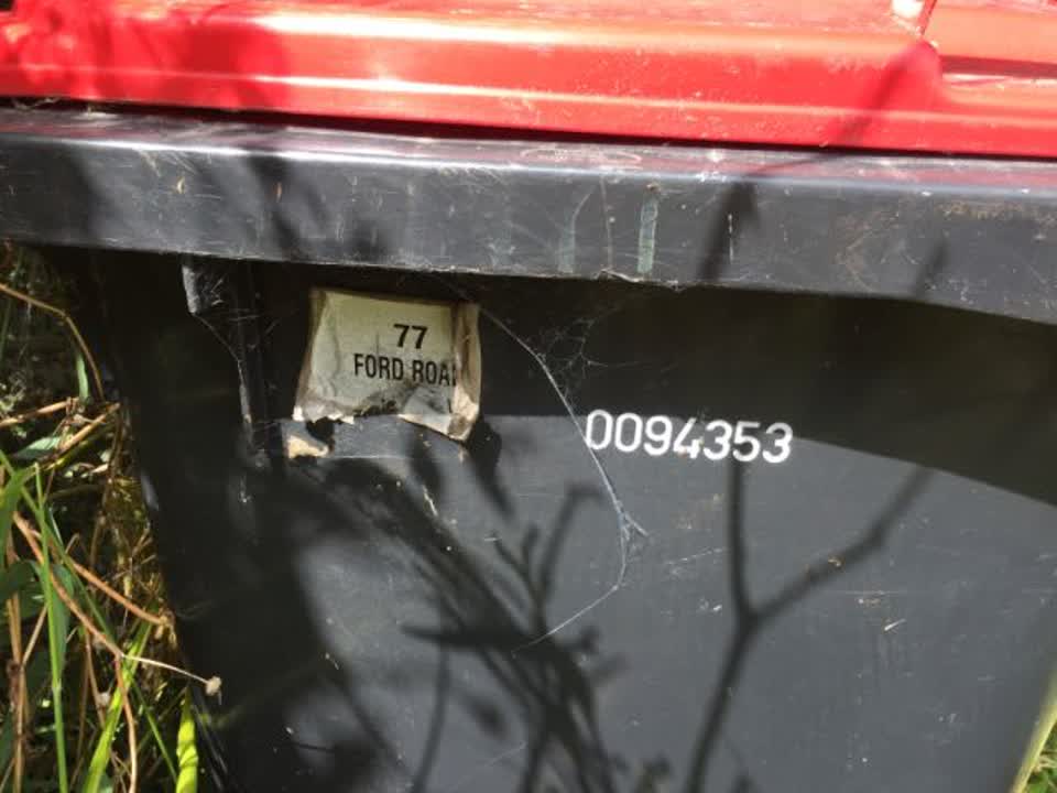 The photograph attached to this rubbish/recycling report