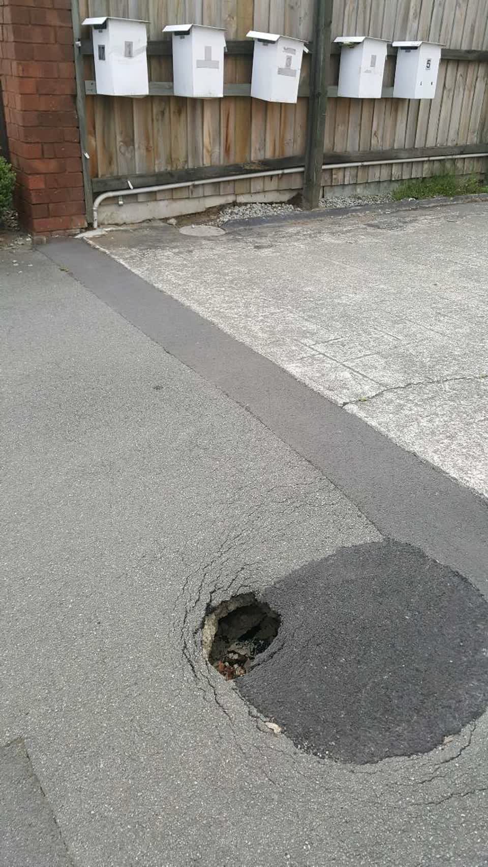 The photograph attached to this roading/streets report