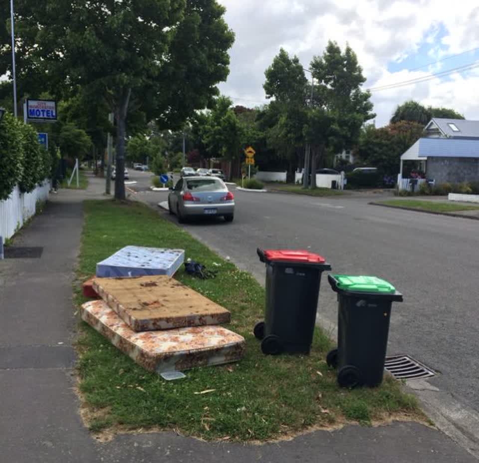 The photograph attached to this rubbish/recycling report