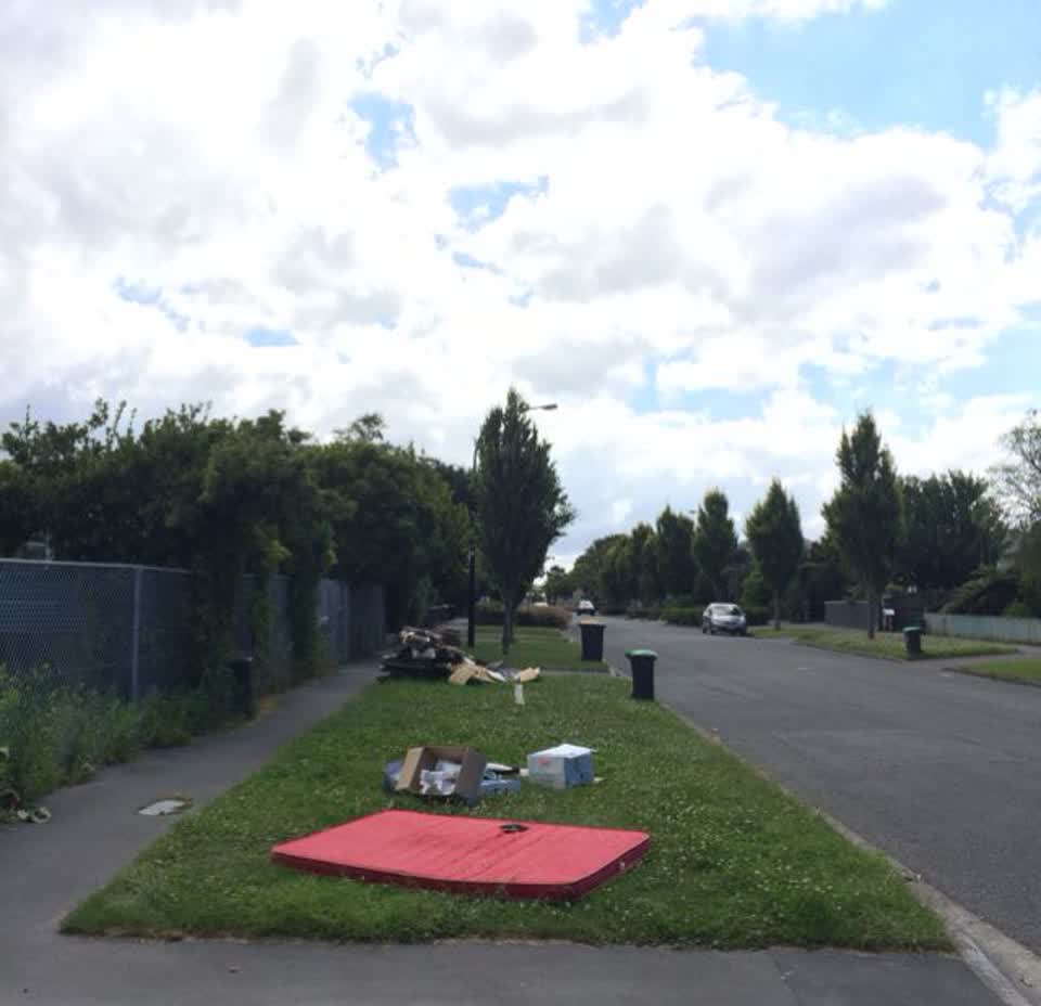 The photograph attached to this rubbish/recycling report
