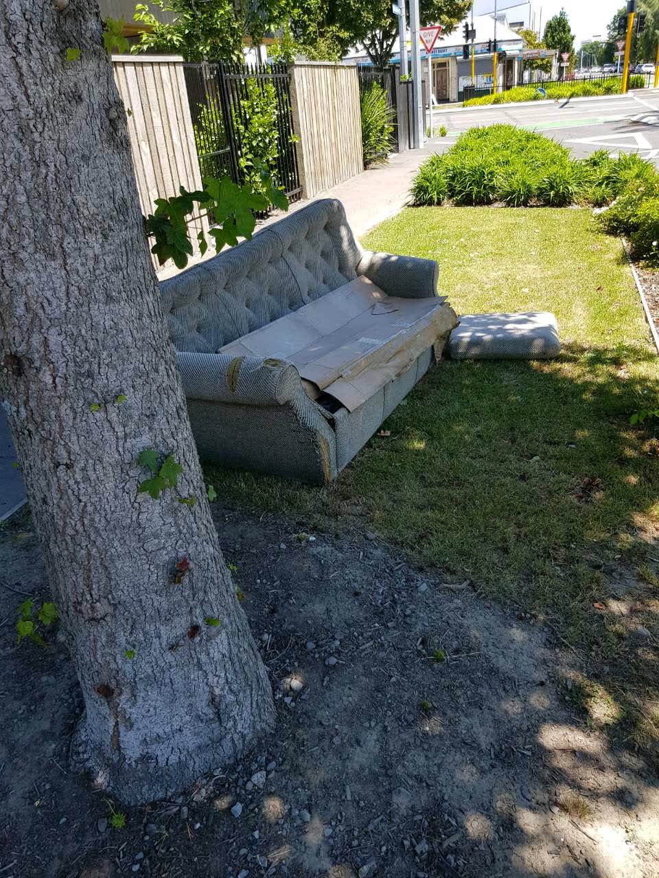 The photograph attached to this rubbish/recycling report
