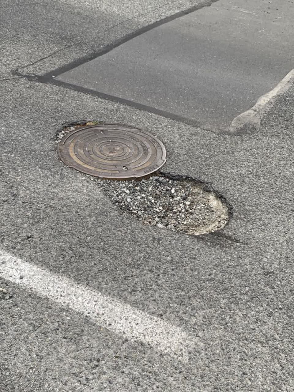The photograph attached to this roading/streets report