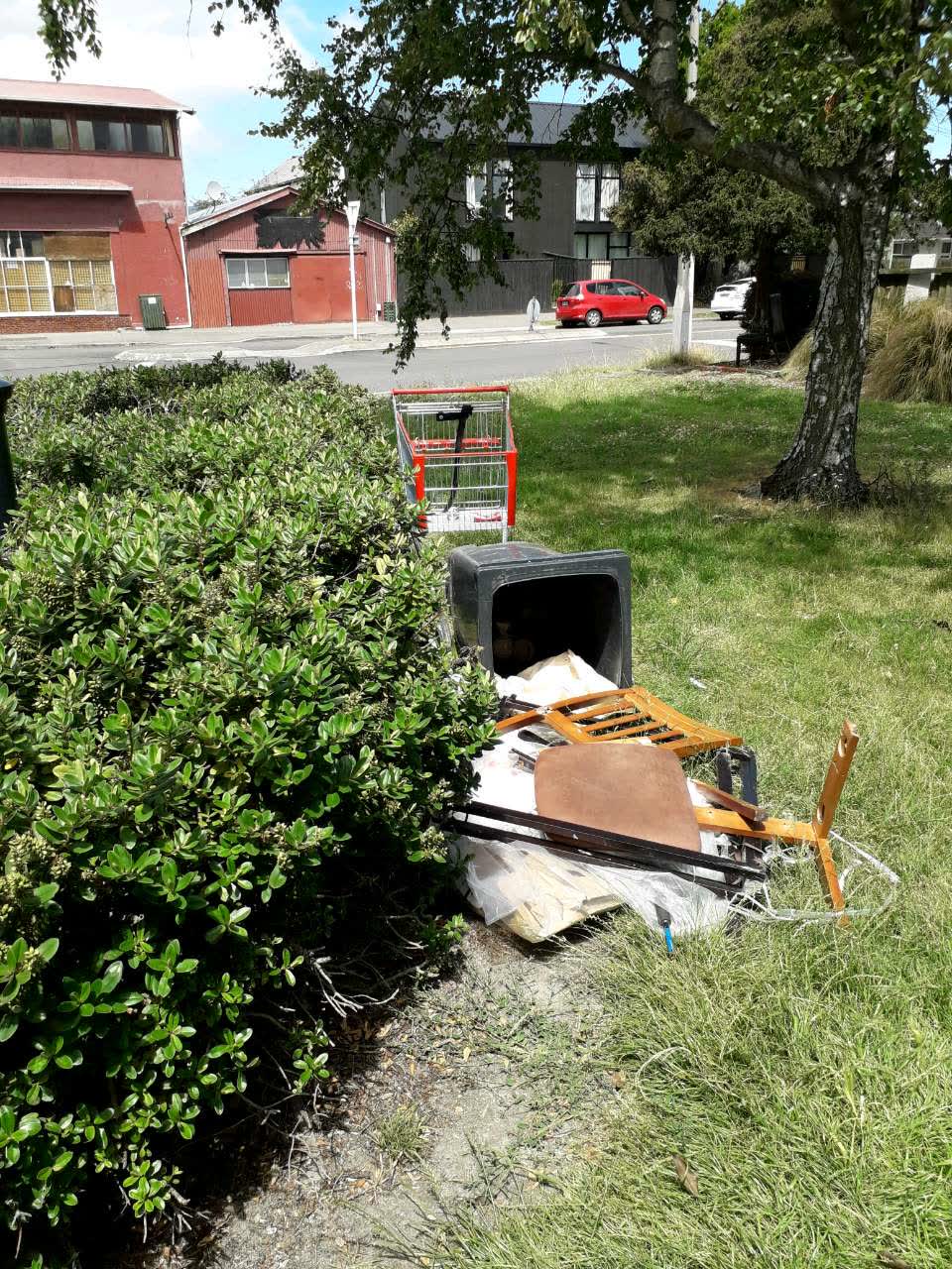 The photograph attached to this rubbish/recycling report