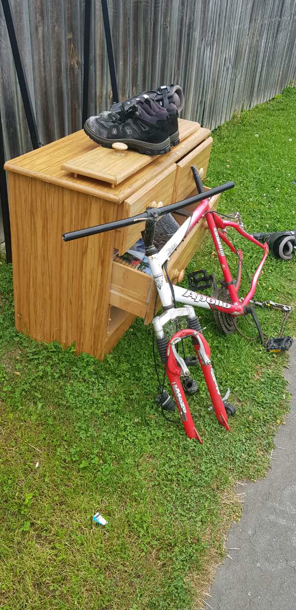 The photograph attached to this rubbish/recycling report
