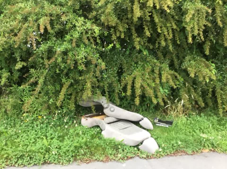 The photograph attached to this rubbish/recycling report