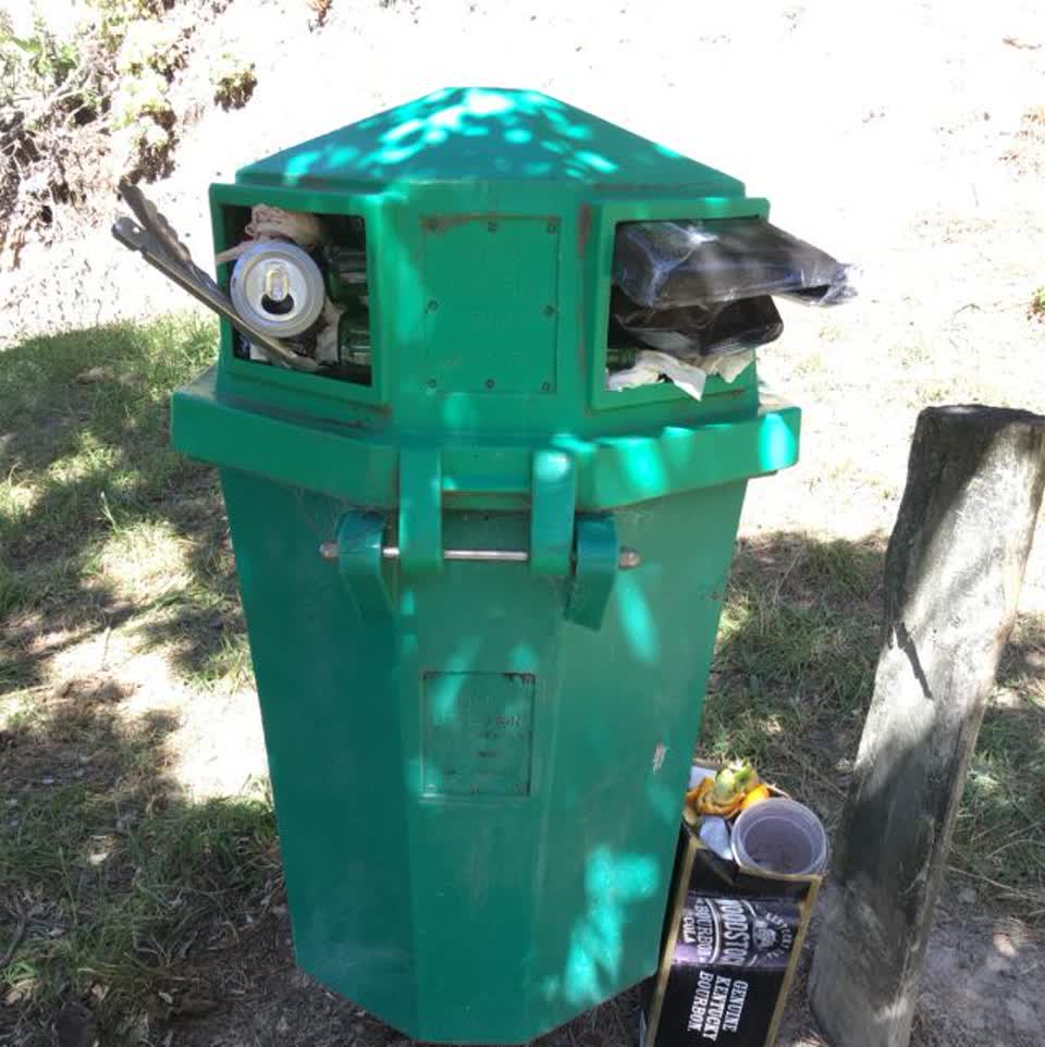 The photograph attached to this rubbish/recycling report
