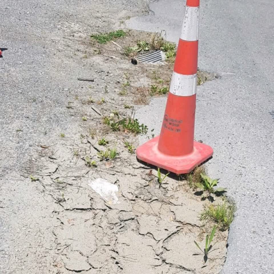 The photograph attached to this roading/streets report