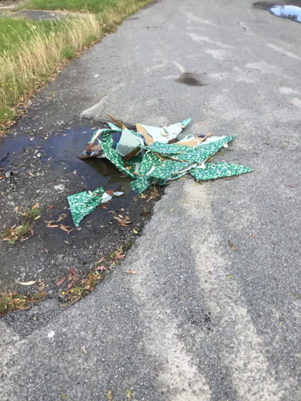 The photograph attached to this rubbish/recycling report