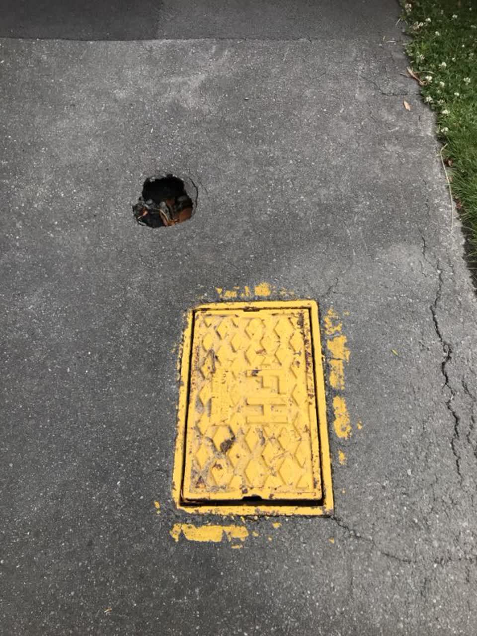 The photograph attached to this roading/streets report