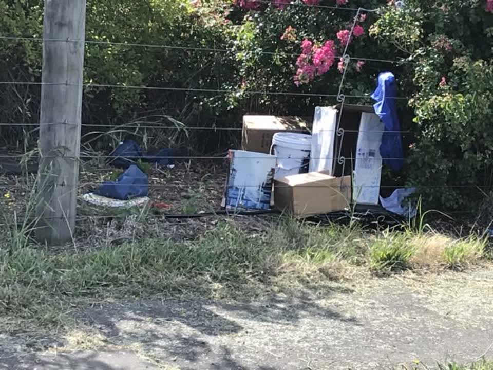 The photograph attached to this rubbish/recycling report