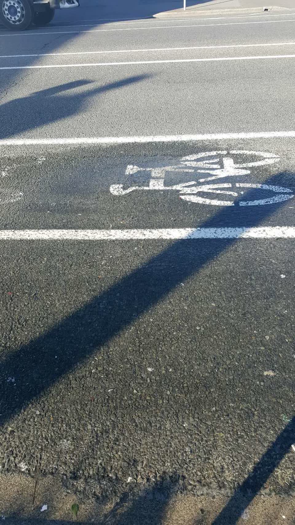 The photograph attached to this roading/streets report