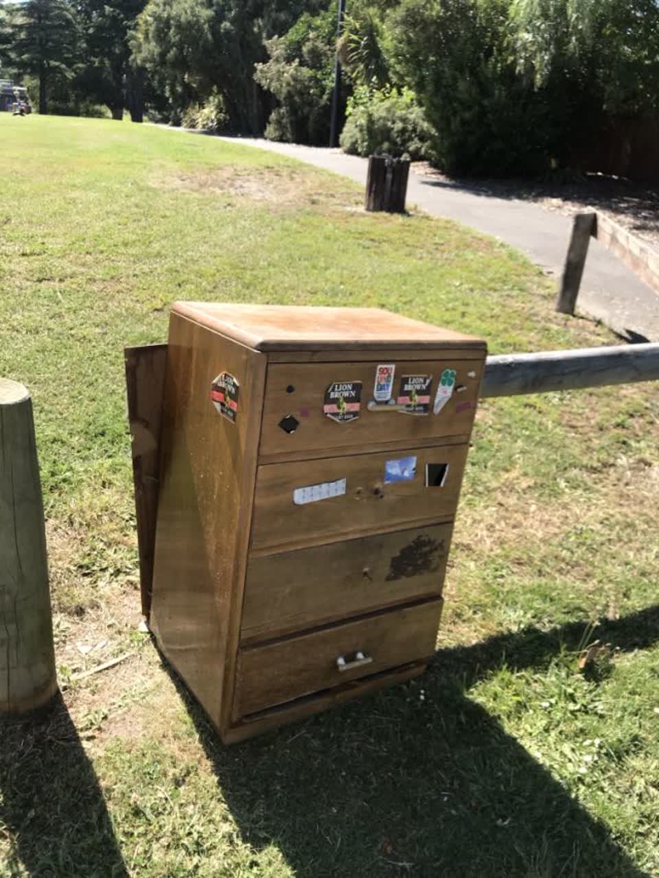 The photograph attached to this rubbish/recycling report