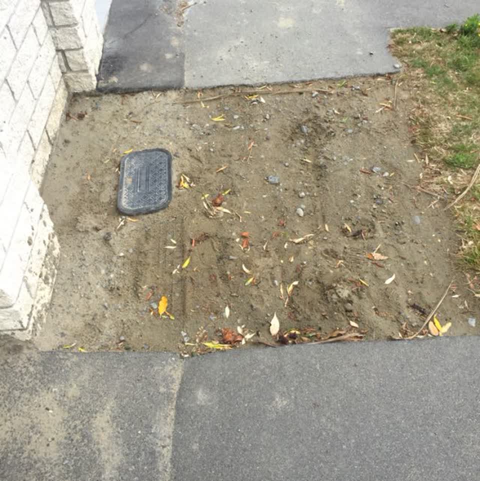 The photograph attached to this roading/streets report