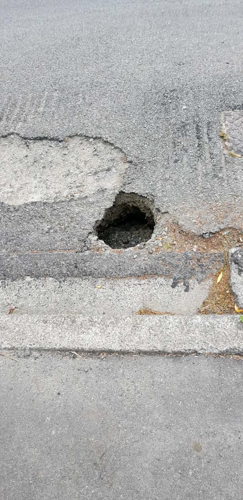 The photograph attached to this roading/streets report