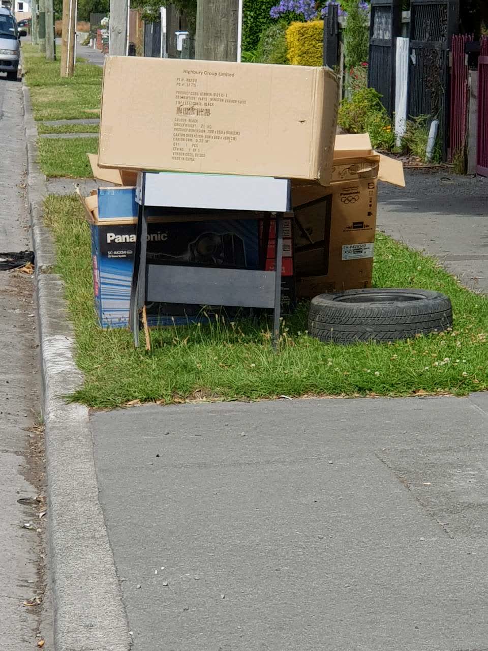The photograph attached to this rubbish/recycling report