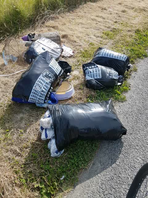 Rubbish/Recycling, a report photo