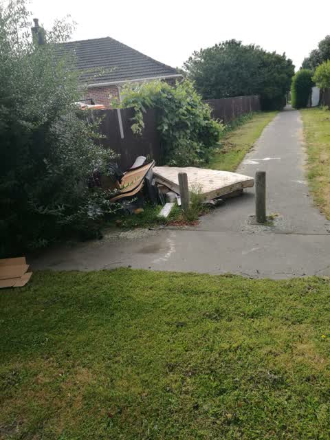 Rubbish/Recycling, a report photo