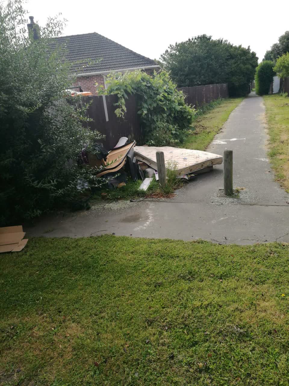 The photograph attached to this rubbish/recycling report