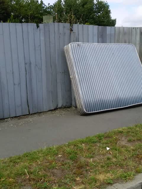 Rubbish/Recycling, a report photo