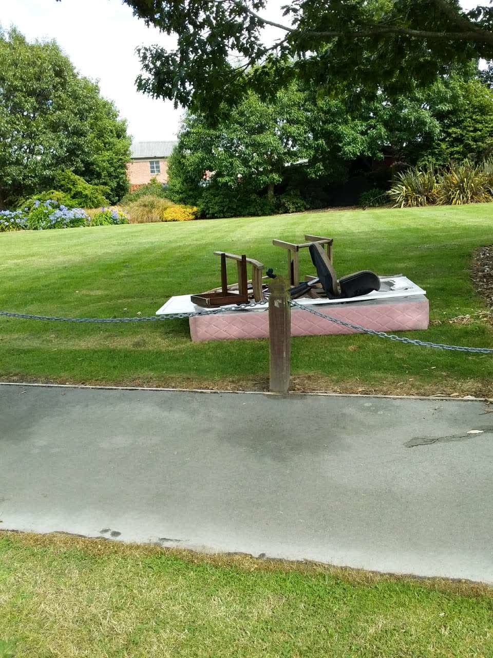The photograph attached to this rubbish/recycling report