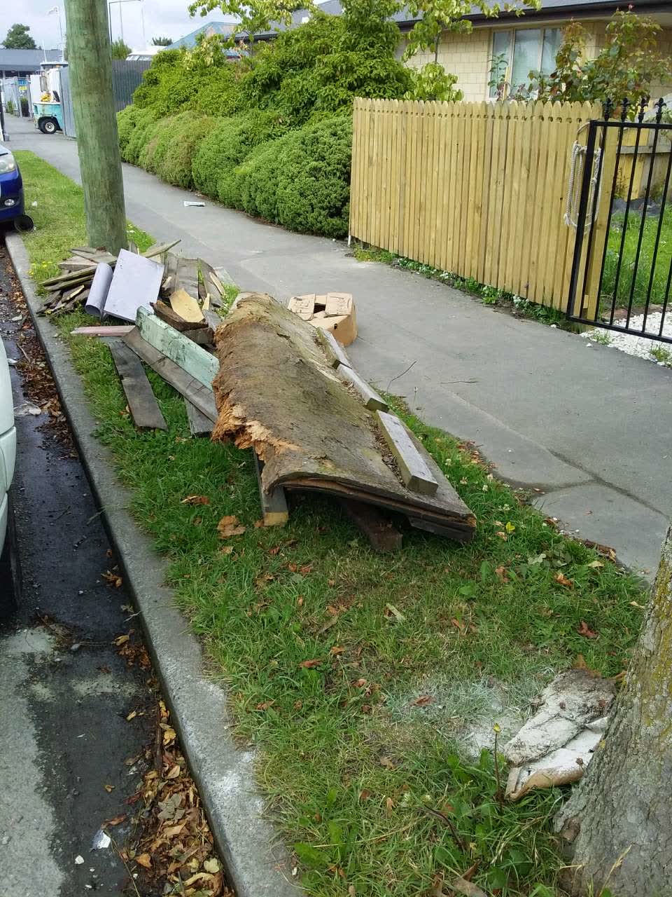The photograph attached to this rubbish/recycling report
