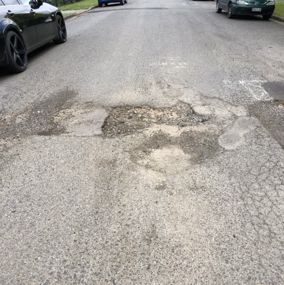 The photograph attached to this roading/streets report